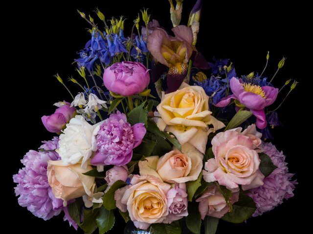 An arrangement of flowers dedicated to pilgrimage.